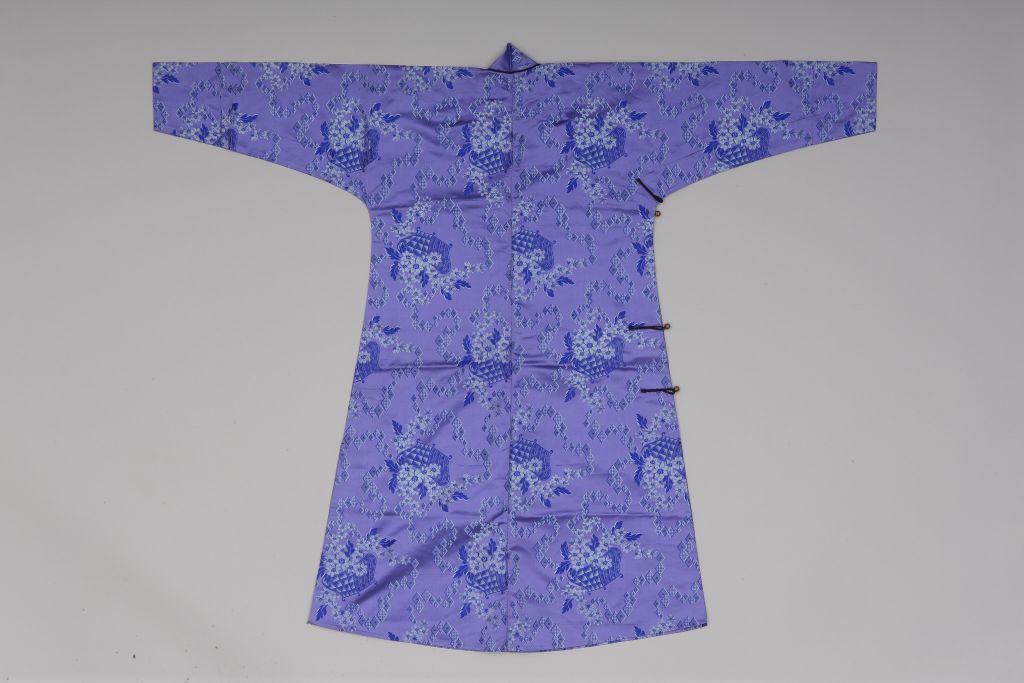 图片[2]-Snow Grey Diagonal Checkered Flower Basket Pattern Thai Satin Single Robe-China Archive